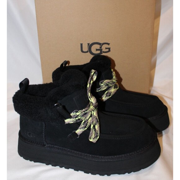 UGG FUNKARRA CUFF SUEDE SHEEPSKIN‎ PLATFORM SHOE BOOTS SIZE 9 WOMEN BLACK - Picture 1 of 8